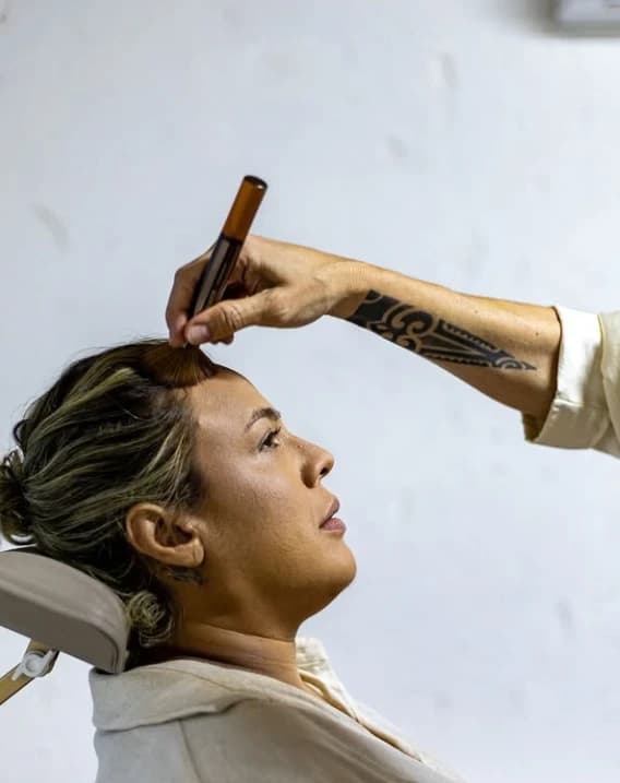 Make - A cantora precisa se preparar!