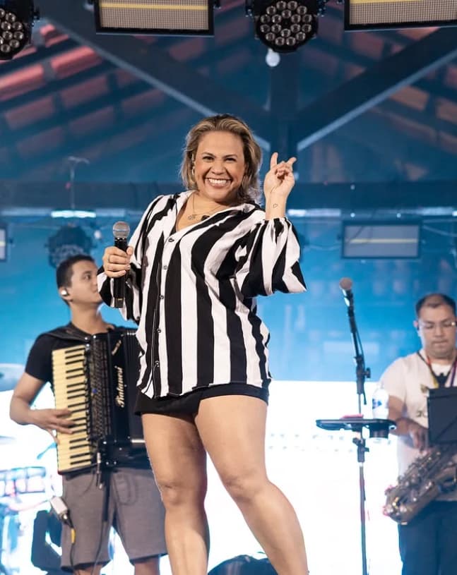 No palco - Feliz com passagem de som.